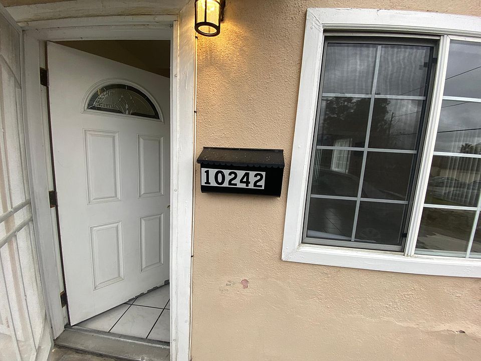 1st image of 10242 Fernglen Ave