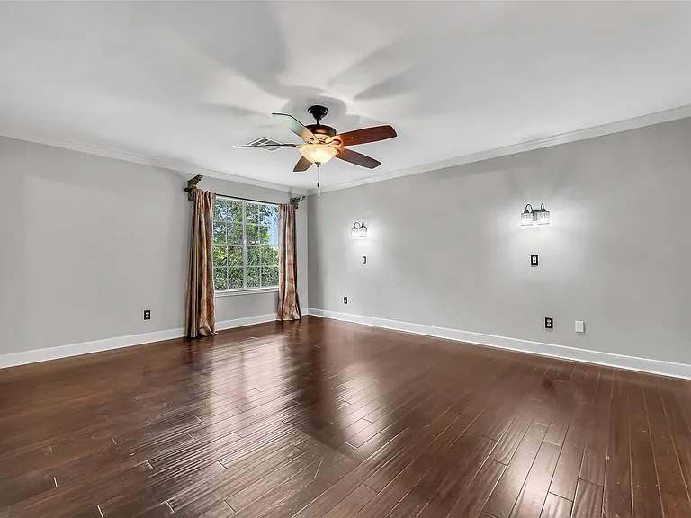 2111 Riverside Dr — Photo 12