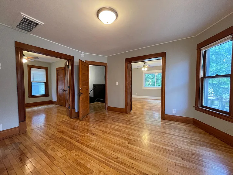 516 8th Ave NE #2 — Photo 5