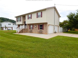 236 Shawnee Est, Winfield, WV 25213
