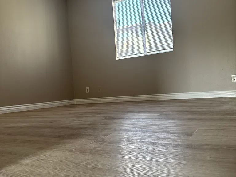 374 N Avenue 57 — Photo 17