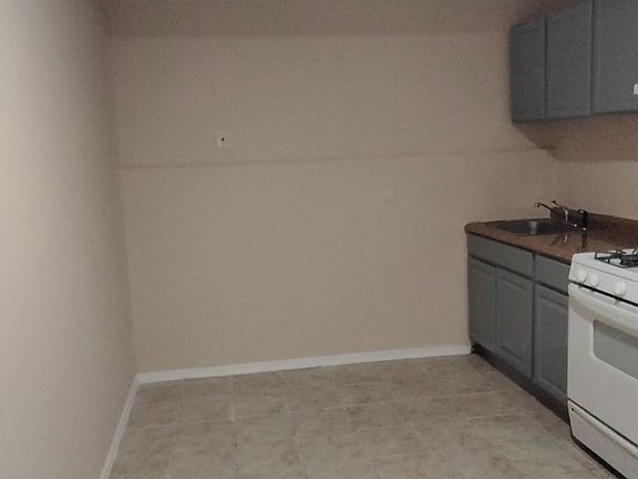 4th image of 49 Ludwig Ln