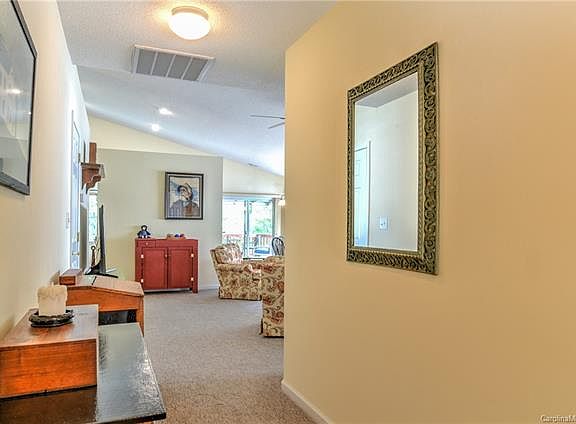 4th image of 82 Clear Creekside Dr