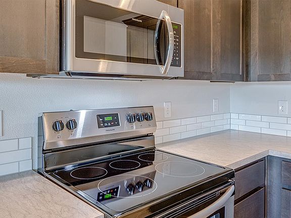 5th image of 545 NE 138th Pl