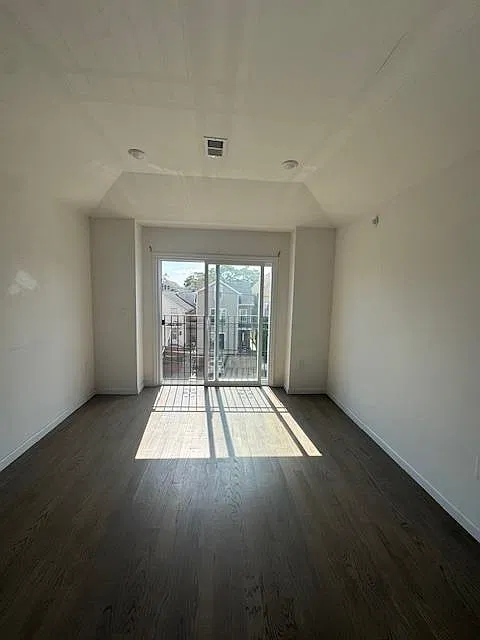 3 bed, 1.5 bath, $2,800 — Photo 3