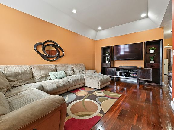 3rd image of 183-09 Dunlop Ave