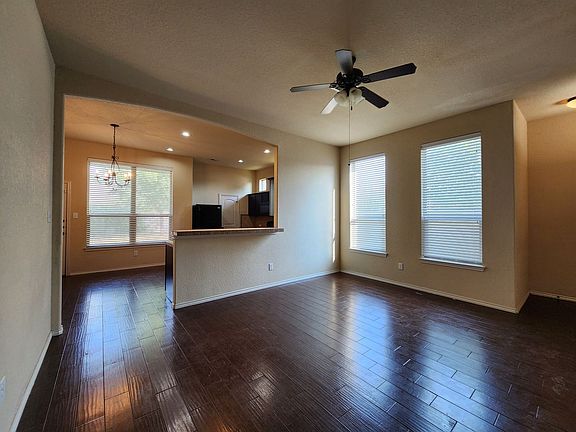 2nd image of 501 Creekside Cir