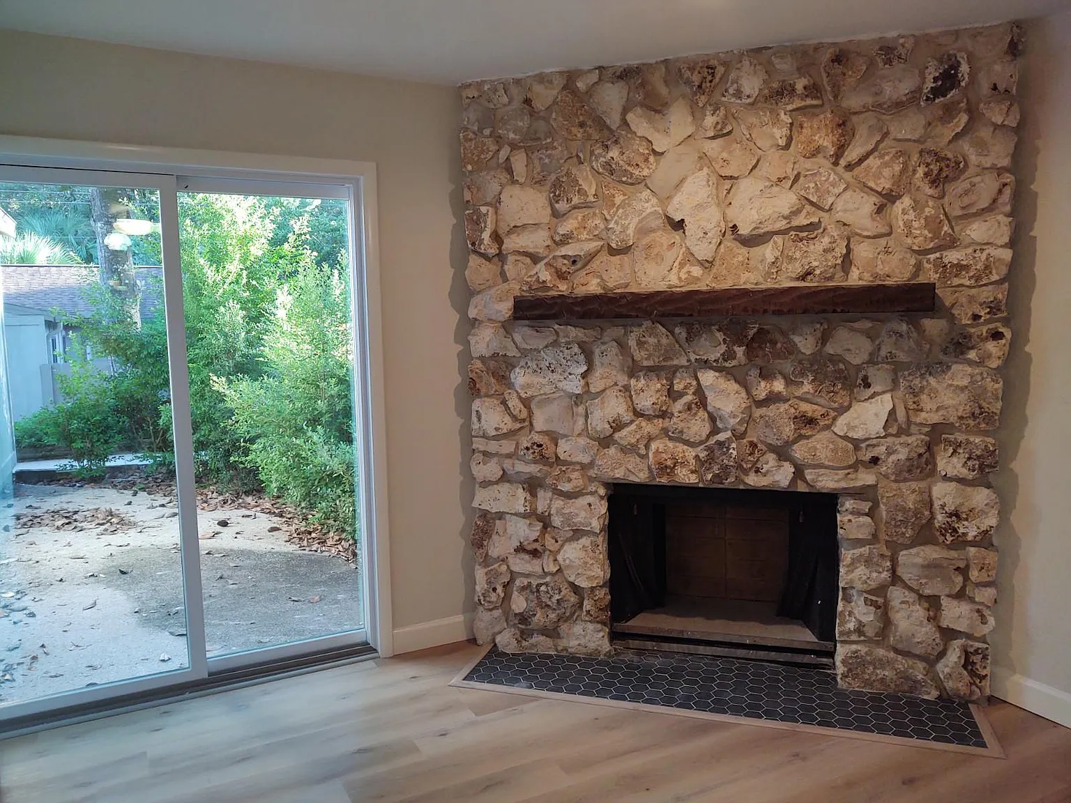 2 bed, 1198 sqft, $1,945 — Photo 3