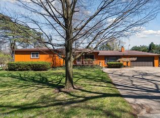 12465 N Holly Rd, Holly, MI 48442