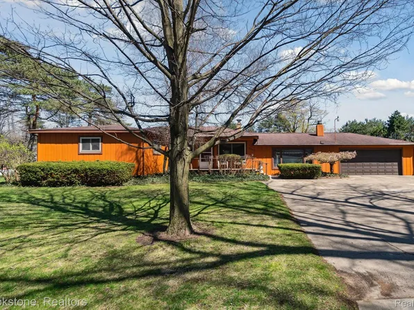 12465 N Holly Rd, Holly, MI 48442