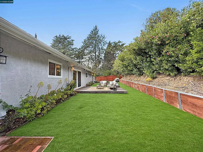 8 Cherry Hills Ct — Photo 11