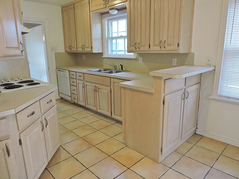 3425 Westcliff Rd S — Photo 8