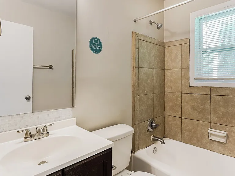748 Barclay Ln — Photo 11