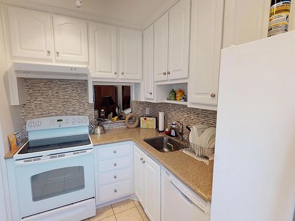 4th image of 204 Oxford Pl #200