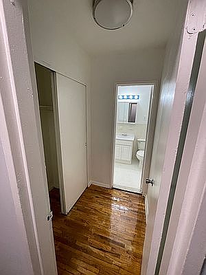 5th image of 932 Bronx Park S APT 5D
