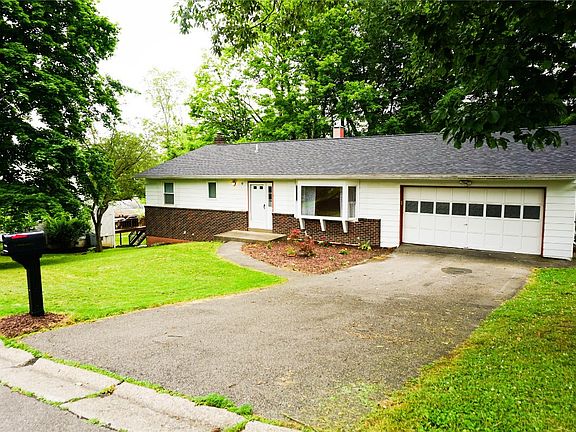 2nd image of 9 Deborah Dr