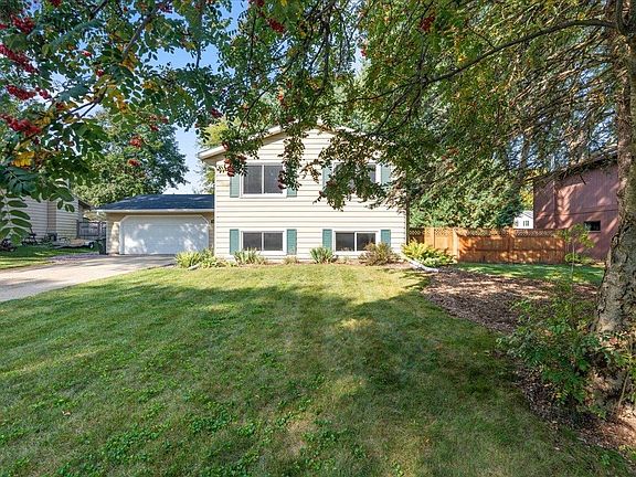 3rd image of 2657 Placid St