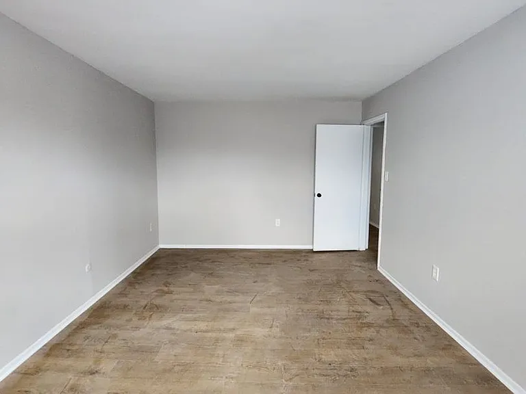 2303 Doral Dr — Photo 15