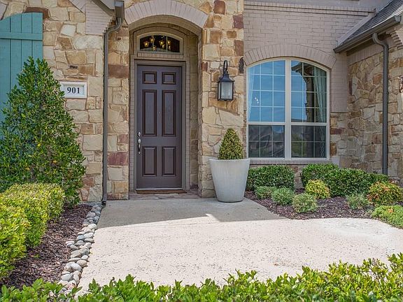 2nd image of 901 Navasota Trl