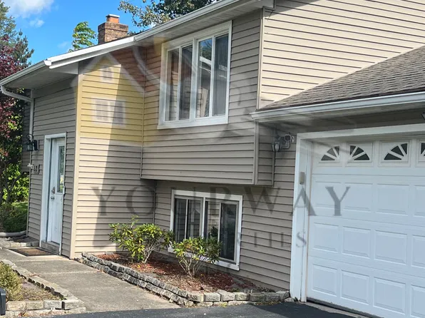 52 Kimbrook Dr, Rochester, NY 14612