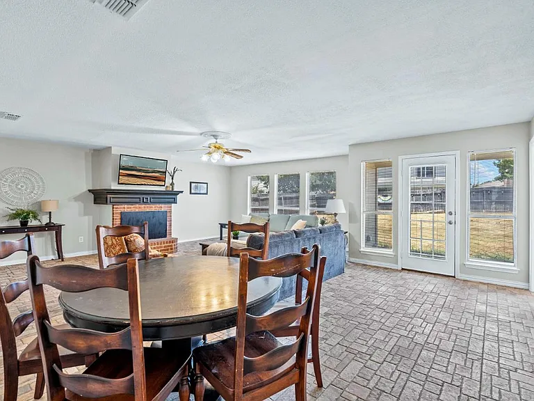 8128 Heritage Place Dr — Photo 20