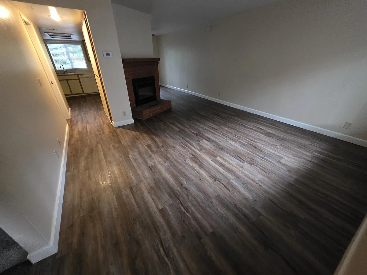Building Photo - 2584 Greenwood Ln #12