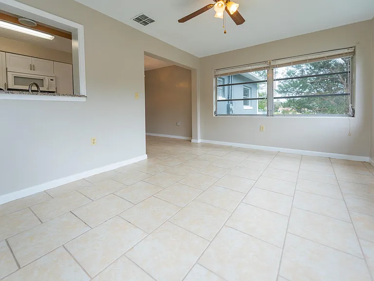 38 Regina Blvd — Photo 15