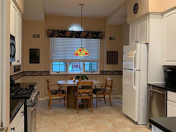 Eat-In Kitchen
