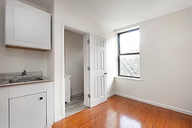 Rented by R New York