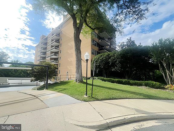 2nd image of 2030 N Adams St APT 208
