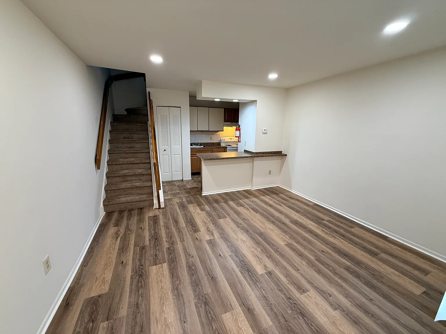 1 bed, 700 sqft, $1,700 — Photo 2