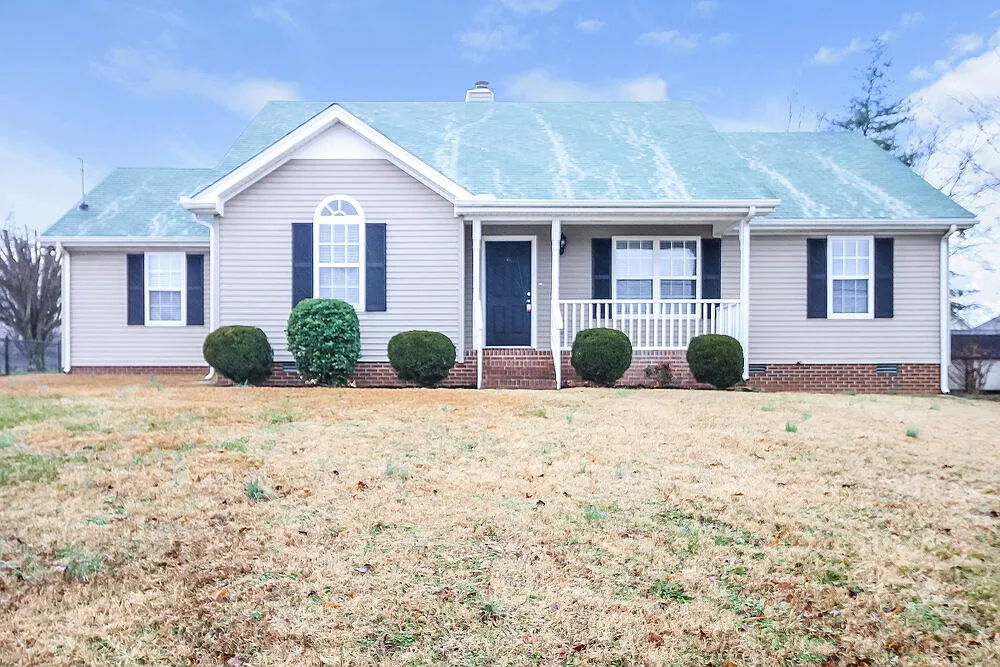 3 bed, 2.0 bath, 1302 sqft, $1,955 — Photo 1