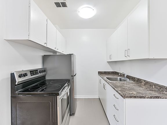 5th image of 149 Saint George St #1565323
