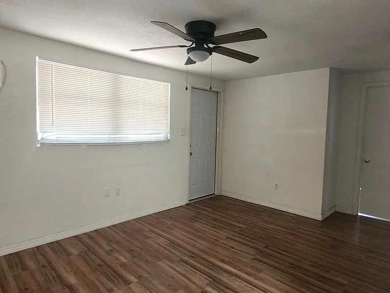 5320 Pine St #A — Photo 2
