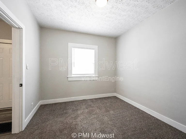 729 N Bosart Ave — Photo 20