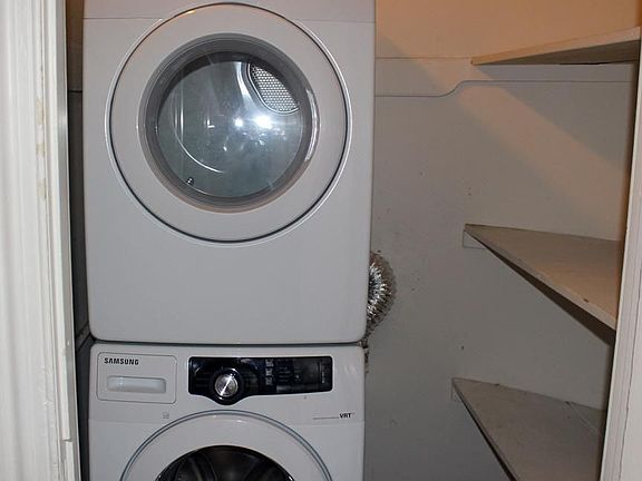 Washer/Dryer in Unit!