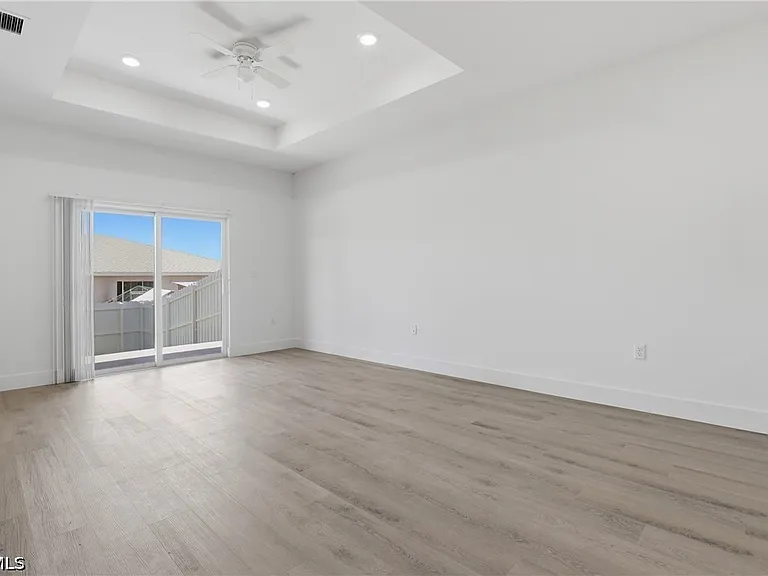 721 Ivan Ave S — Photo 26