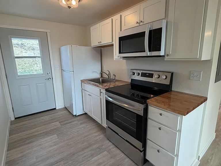 1141 S Nebraska Ave — Photo 3