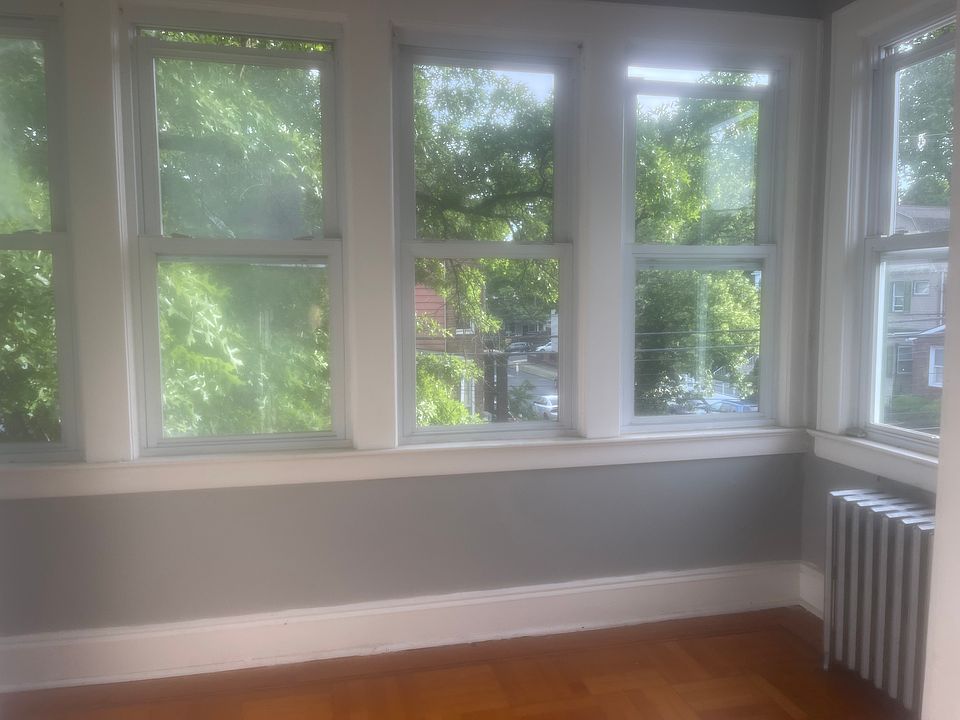 1st image of 238 Smith St Floor 2