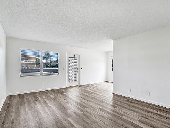 4th image of 57 Dorset Dr #B