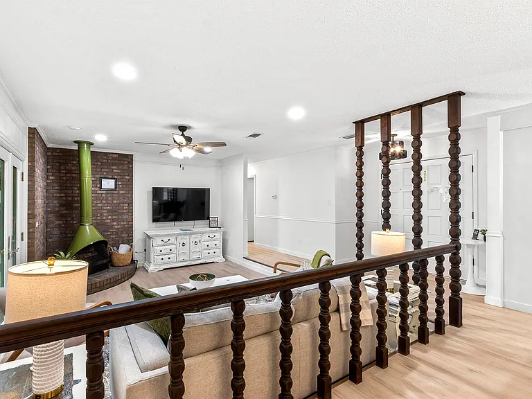 1726 Greenwood Cir — Photo 16