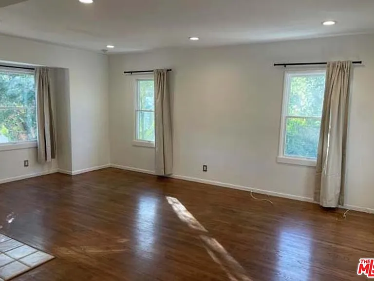 2751 Mary St — Photo 10
