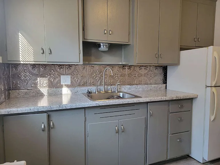 512 S Memorial Dr — Photo 11
