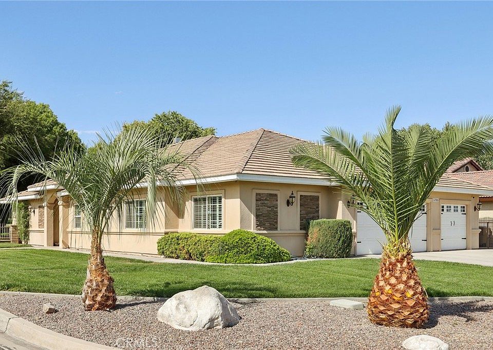 1st image of 12780 Golf Course Dr