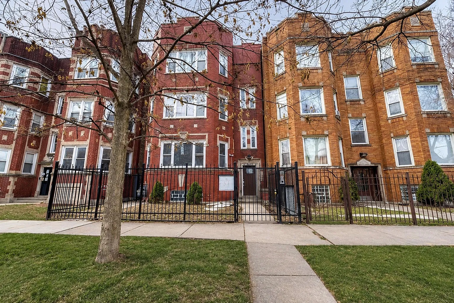 4 bed, 1300 sqft, $2,000 — Photo 1