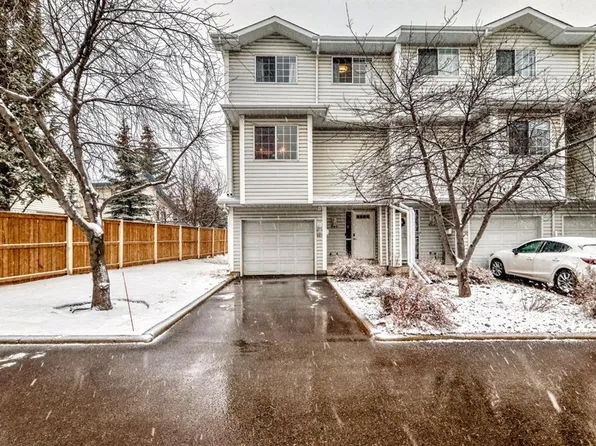 424 W Hawkstone Mnr NW, Calgary, AB T3G 3X2