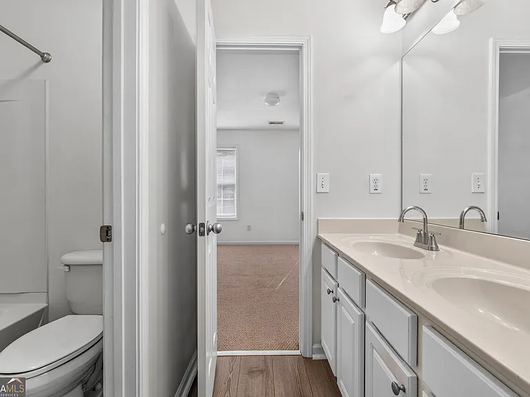 1201 Shelborne Way — Photo 6