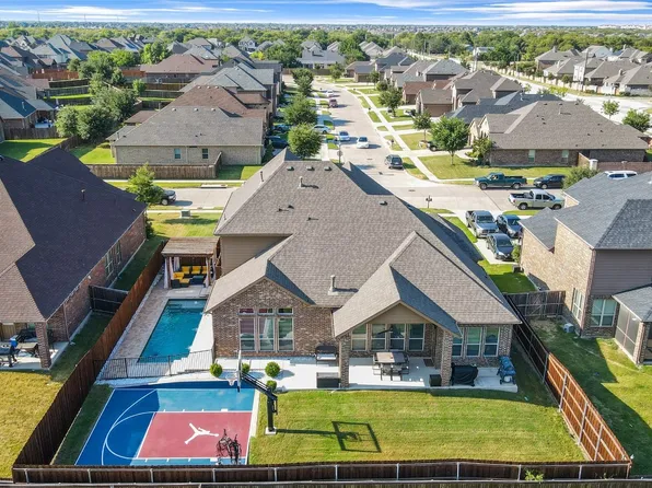 2911 Ladoga Dr, Grand Prairie, TX 75054