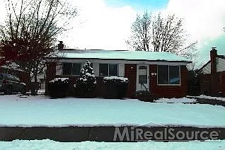 27839 Osmun St photo 1
