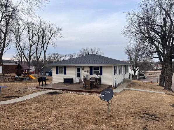 102 Grant St S, Lake Benton, MN 56149